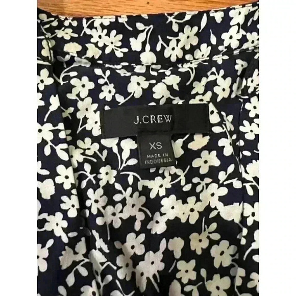J.Crew XS Navy Floral Blouse Viscose Short Sleeve Light Airy Top Blouse - Picture 3 of 7